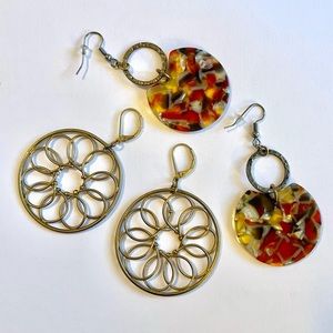 Set of 2 Dangle Earrings